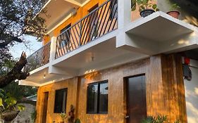 Alona'S Traditional Filipino Home Near 100 Islands Wharf